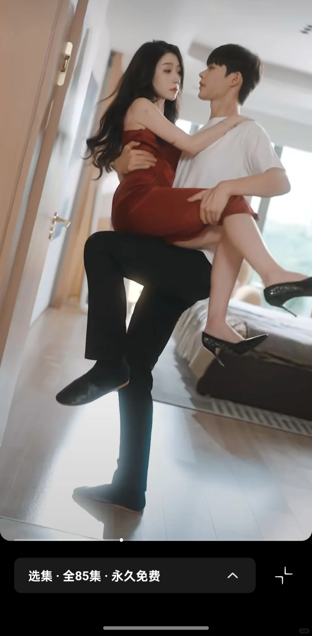 竖屏短剧《顶级豪门总裁成了我的金丝雀》