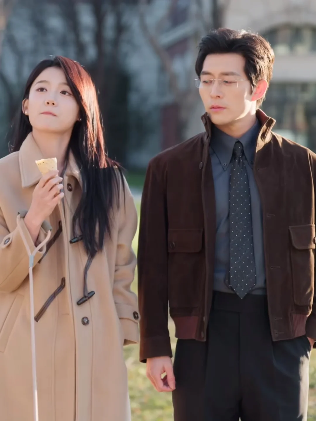 谁家霸总坐飞机抱四个娃娃？阮朝阳家的