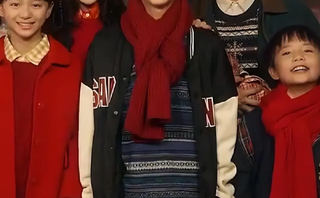 再看《家里家外》系列，我发现这一核心逻辑