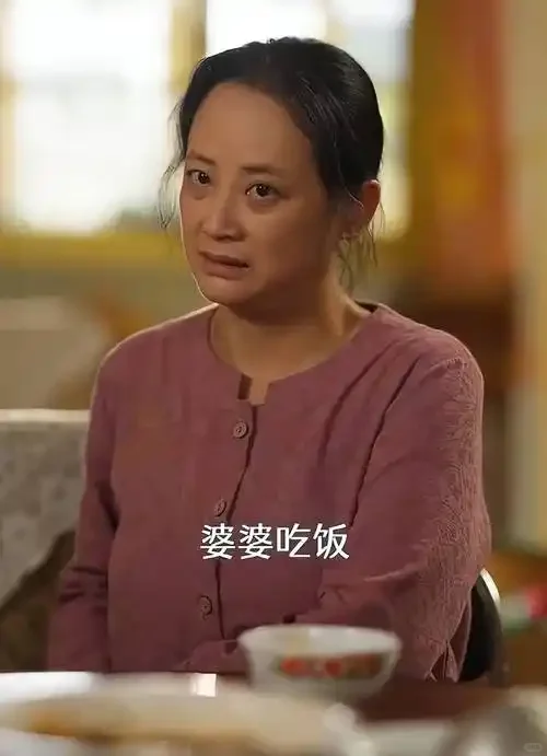 再看《家里家外》系列，我发现这一核心逻辑