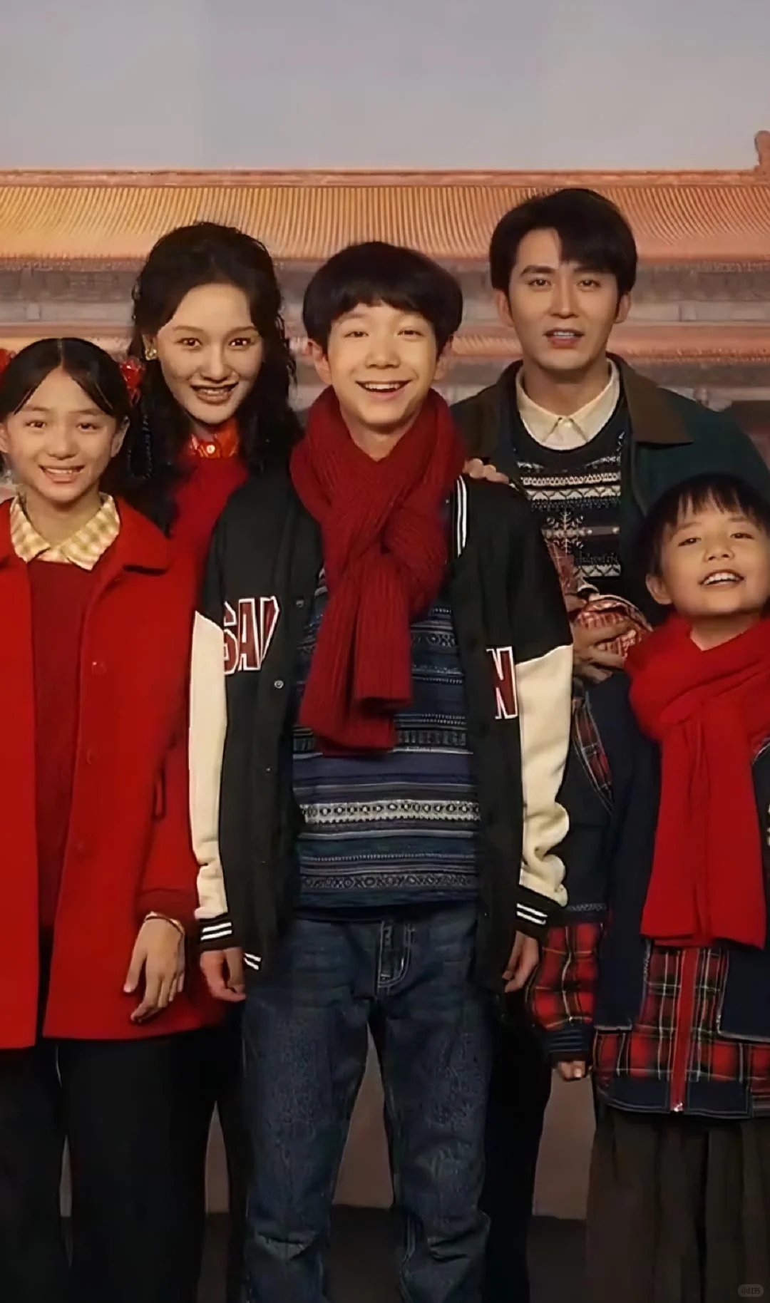 再看《家里家外》系列，我发现这一核心逻辑