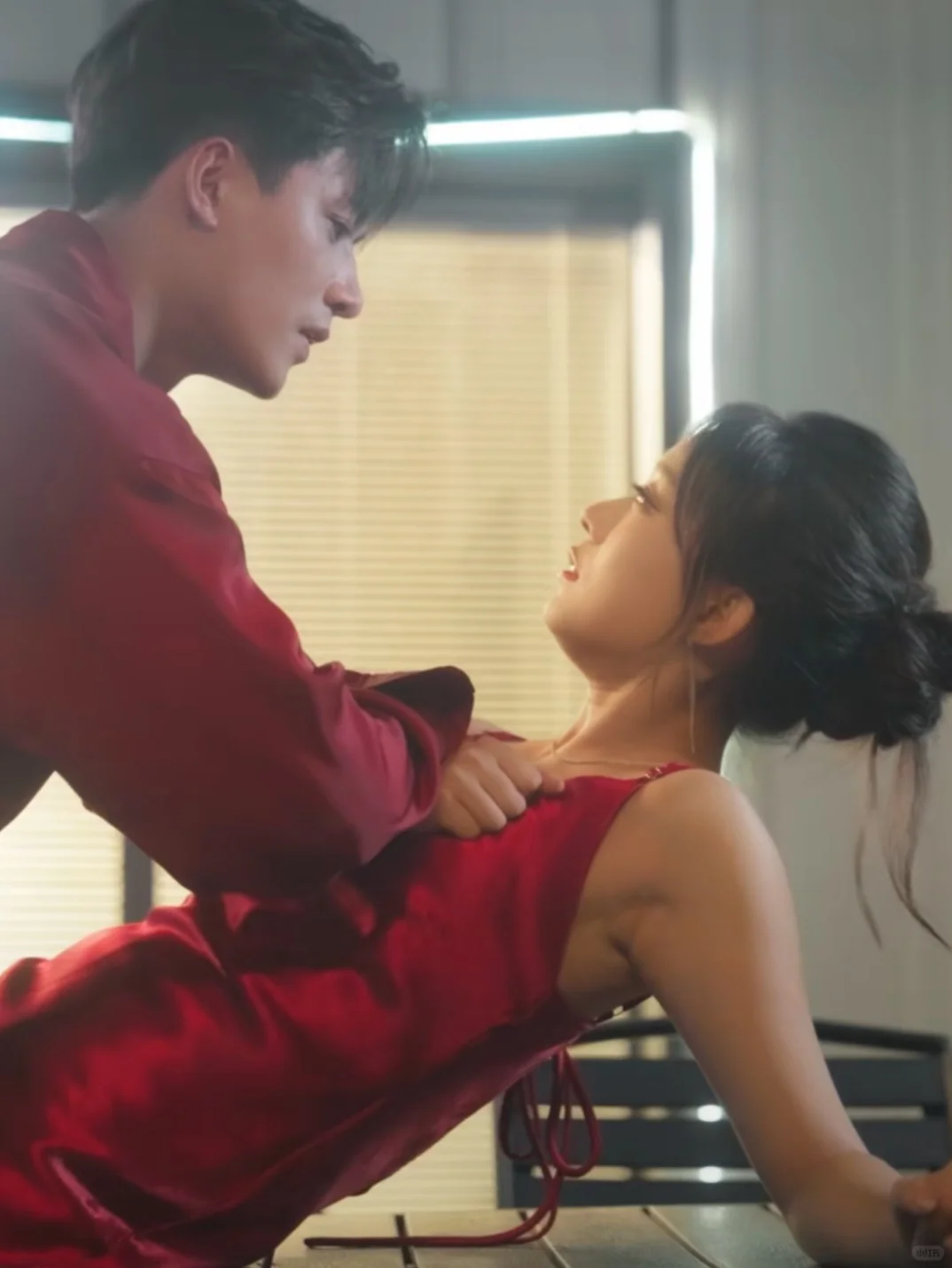 王皓祯＆侯呈玥三搭 又一支“玫瑰”🌹