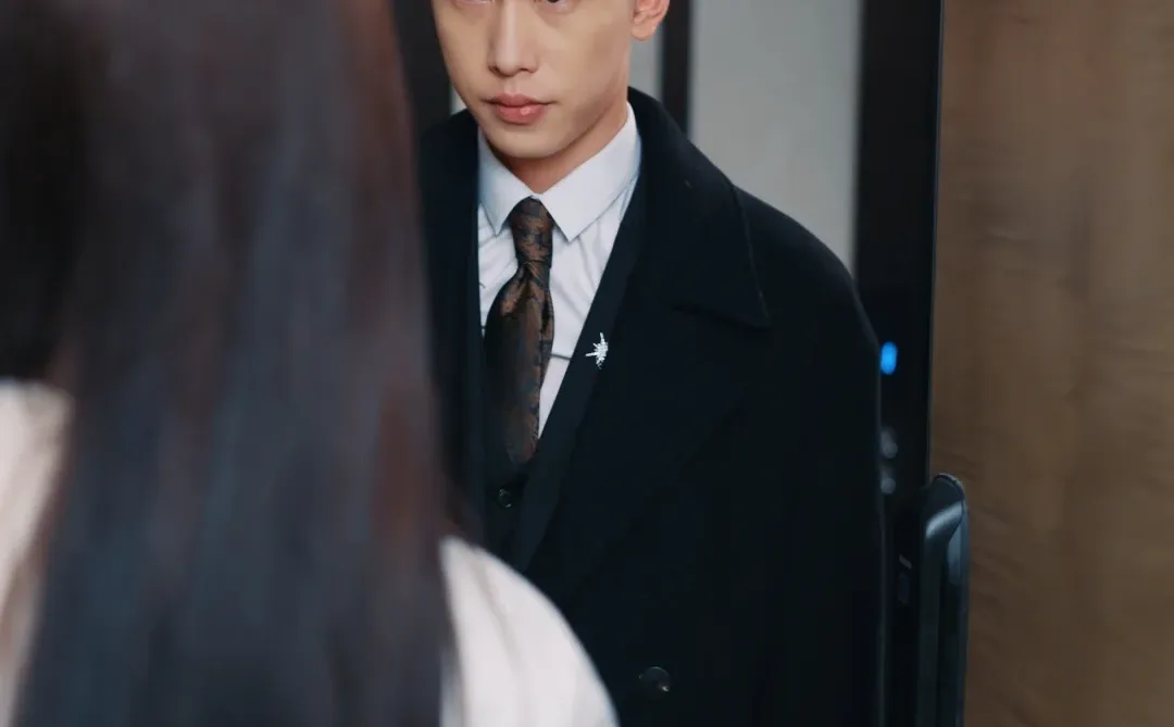 《前男友竟空降成为我老板》调色静帧