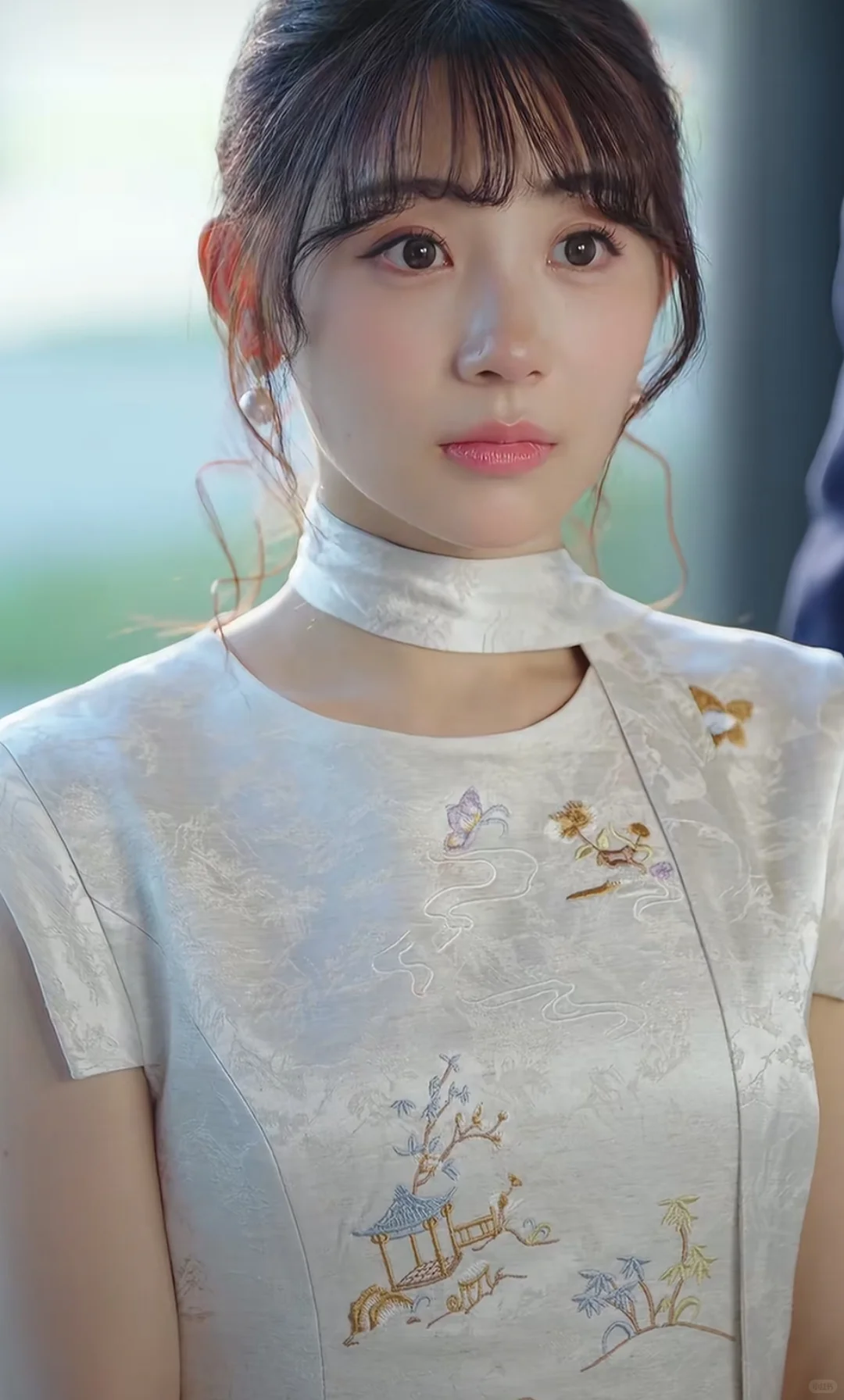 这剧有一种平静的癫感，剧情很有意思闭眼入