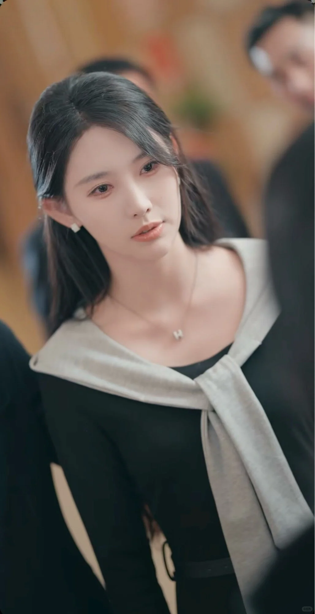 又是熟人下海的感觉🤣演的挺好，吻技不行😂