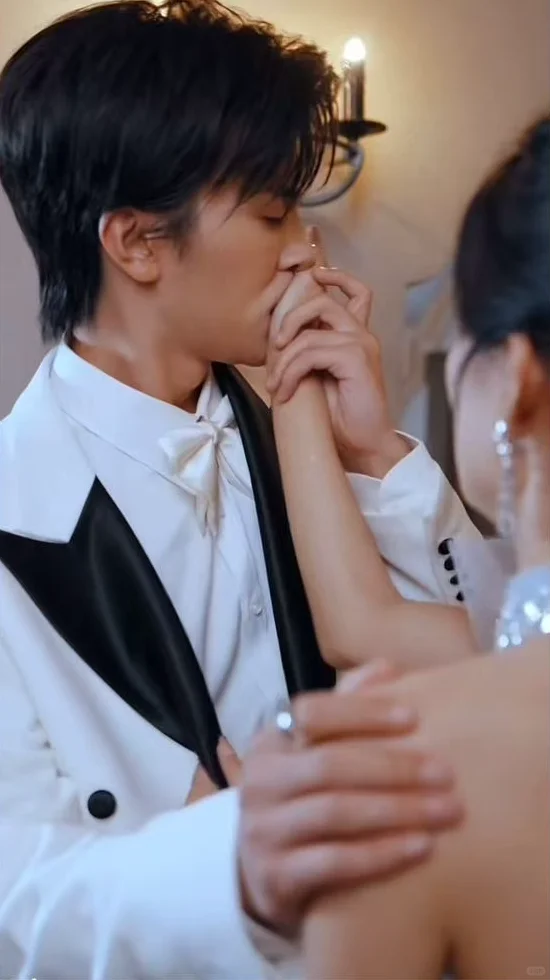 8.8🌟从客体破笼，事业脑总裁 x 偏执修勾