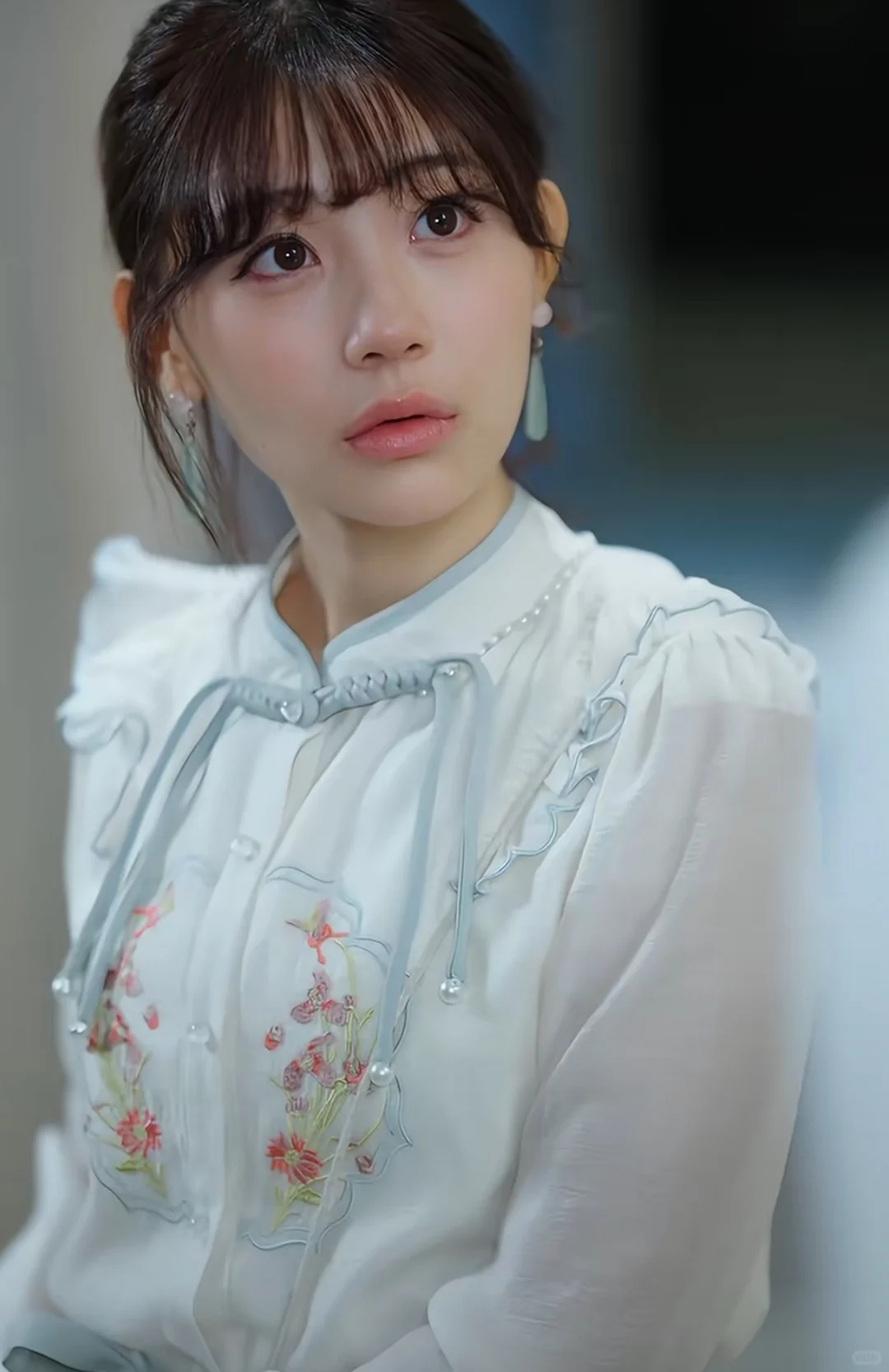 这剧有一种平静的癫感，剧情很有意思闭眼入