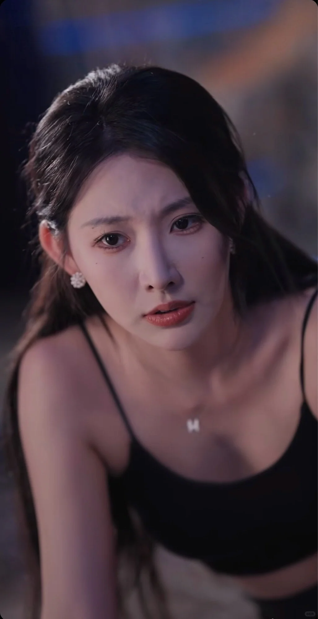 又是熟人下海的感觉🤣演的挺好，吻技不行😂