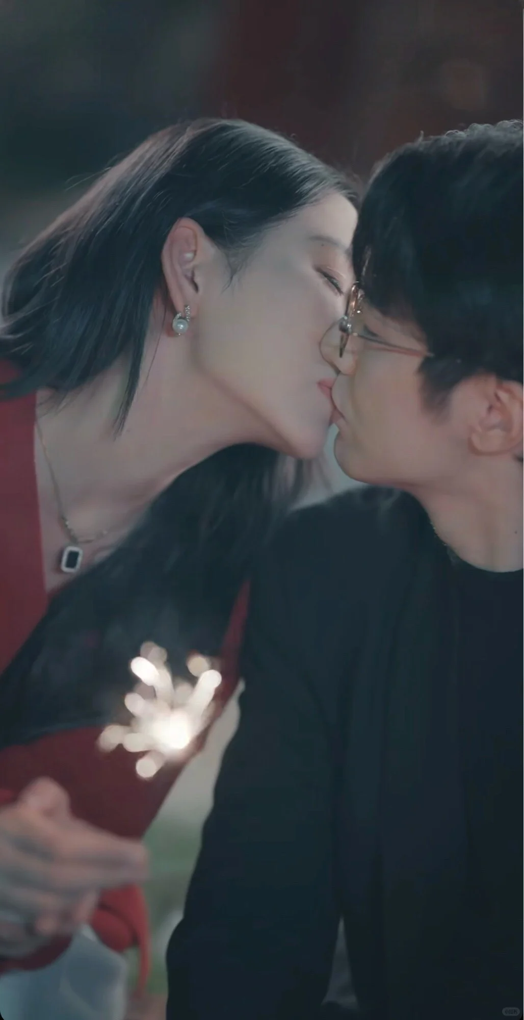 又是熟人下海的感觉🤣演的挺好，吻技不行😂