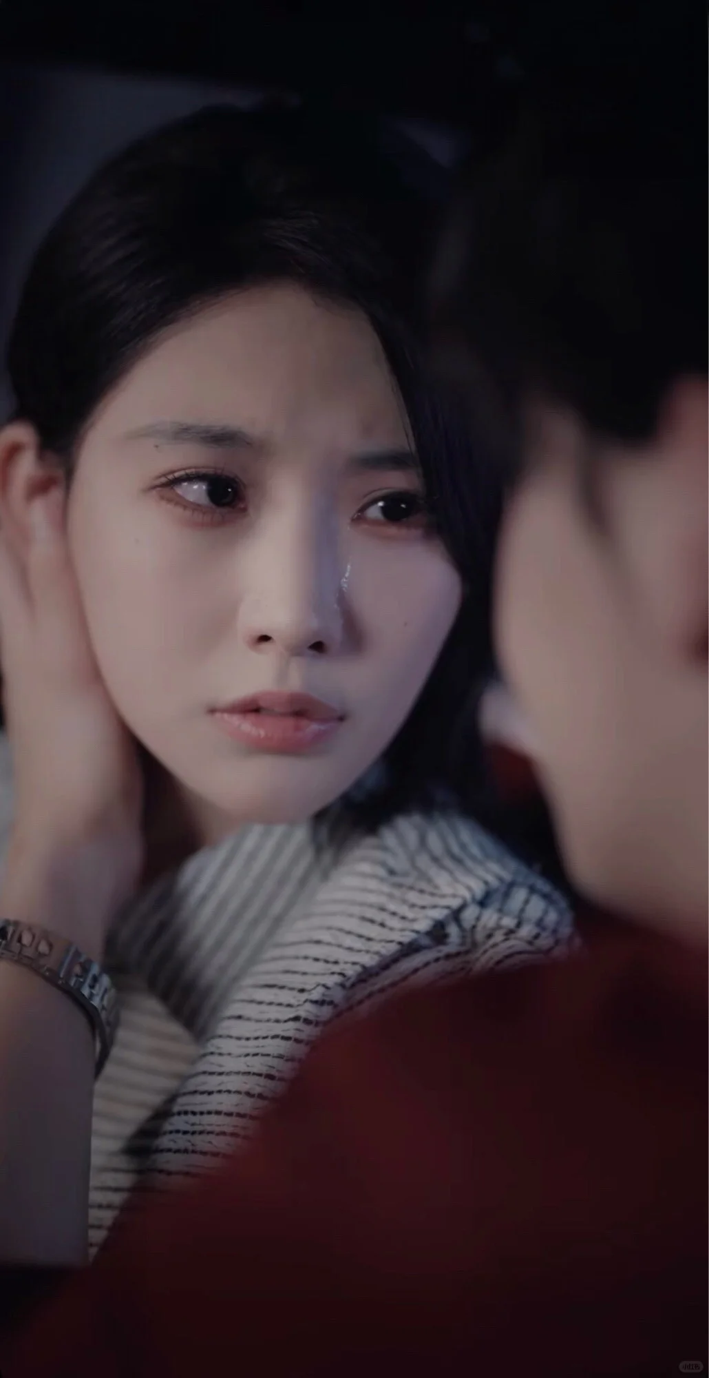 又是熟人下海的感觉🤣演的挺好，吻技不行😂