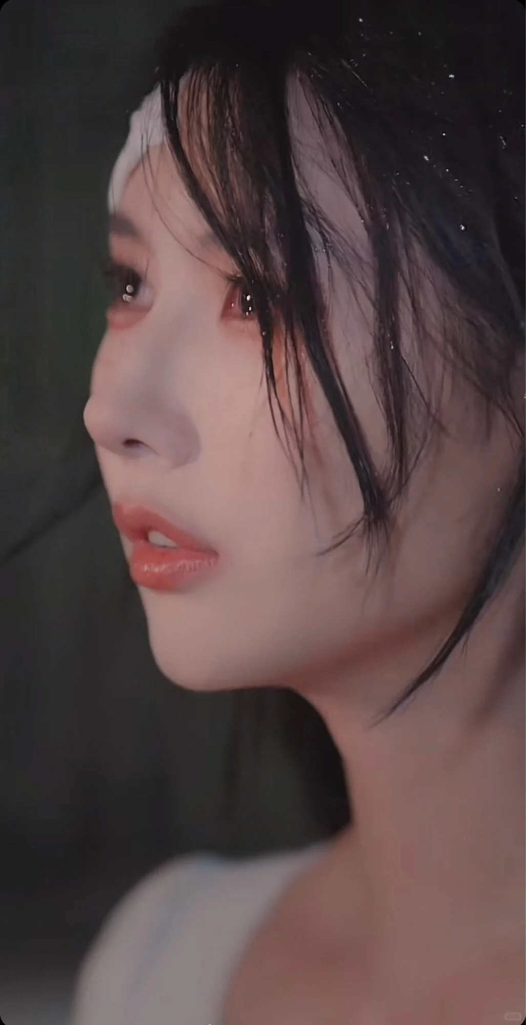 又是熟人下海的感觉🤣演的挺好，吻技不行😂