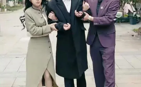 《白工雇主》短剧爆火！职场伦理深度探讨！