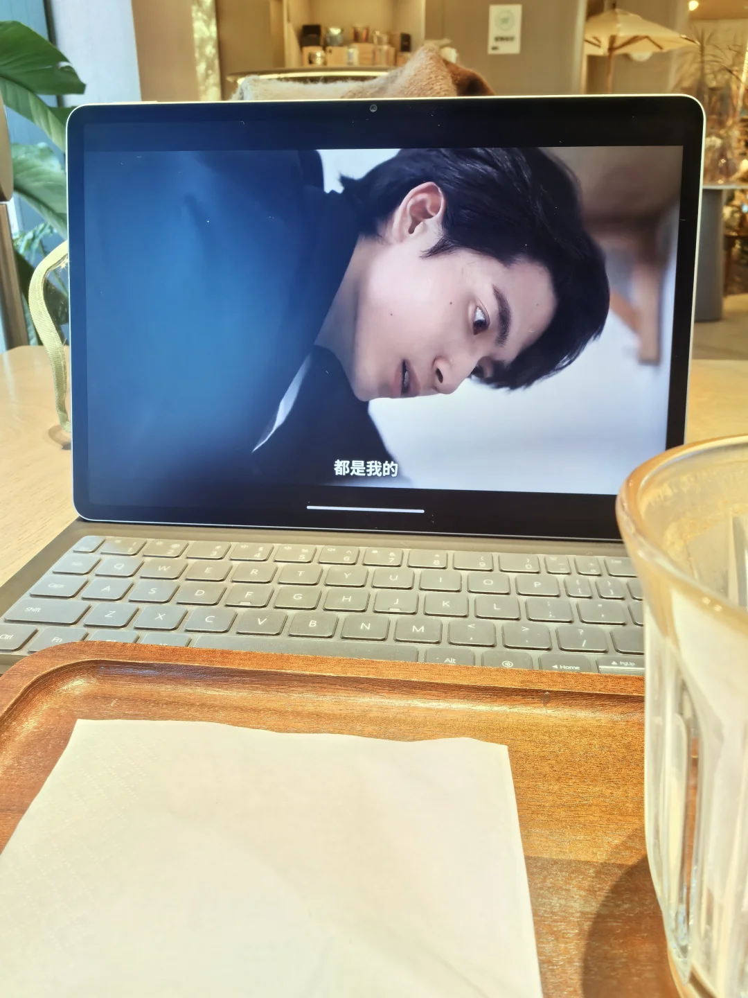 我的老天奶！第一集就这么刺激吗？我的眼睛