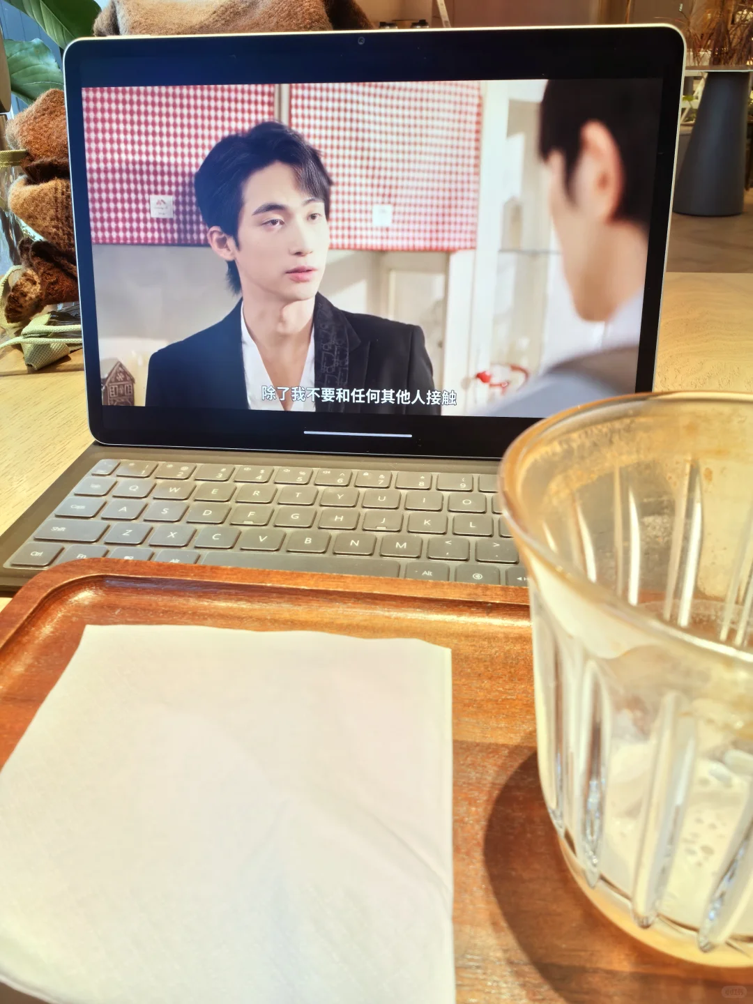 我的老天奶！第一集就这么刺激吗？我的眼睛