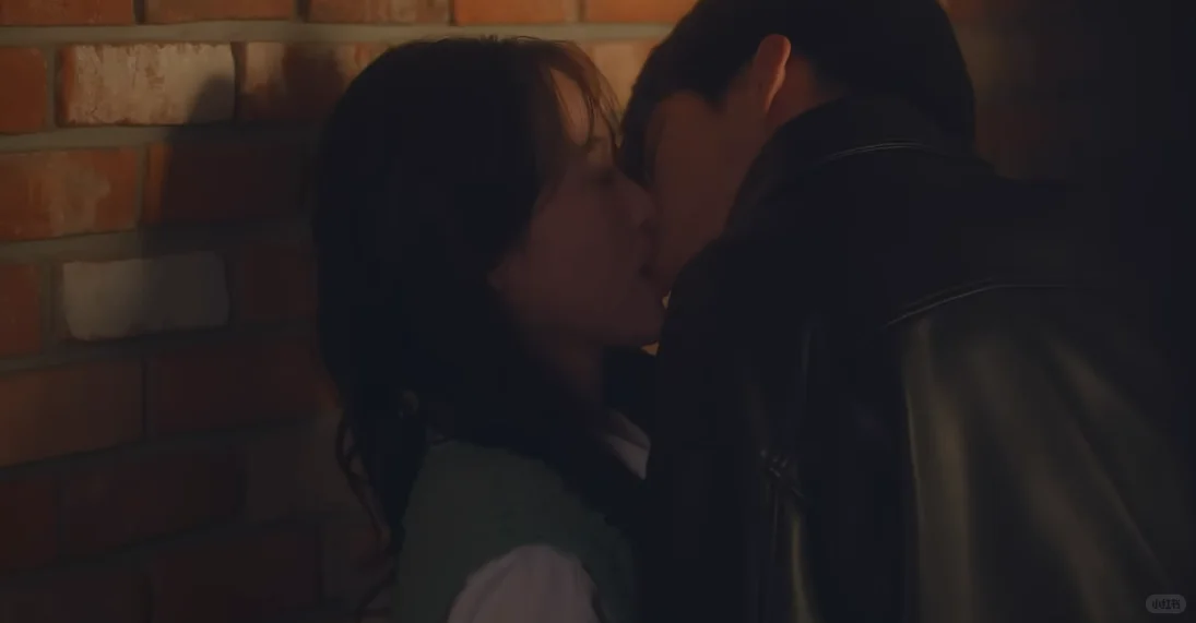 全剧唯一一场吻戏，还是因为做梦