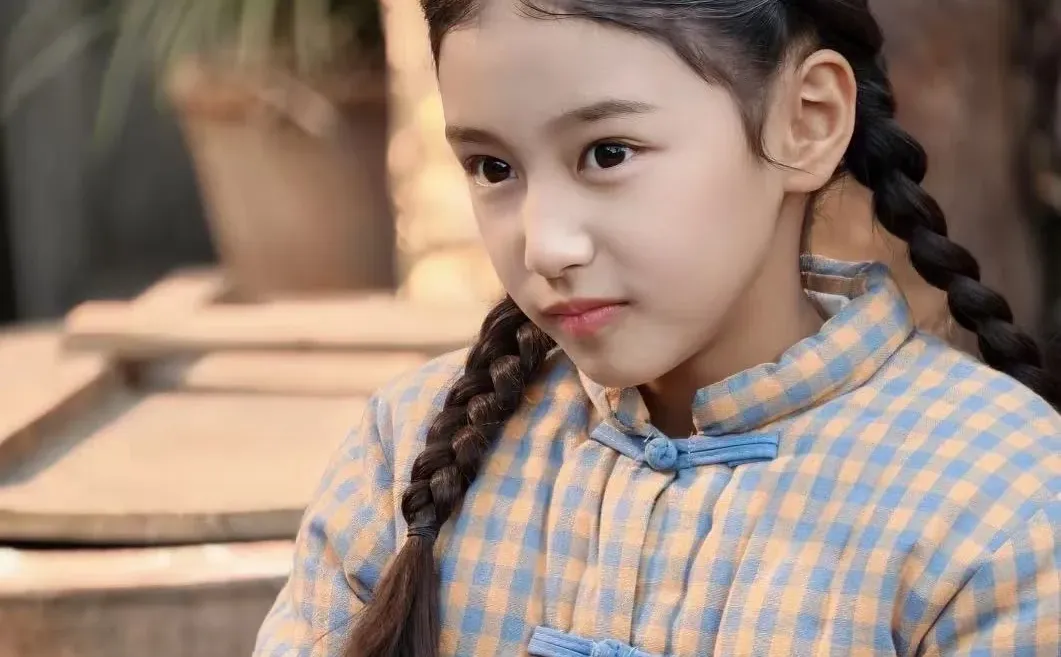 年代剧里小女孩这眼睛。。