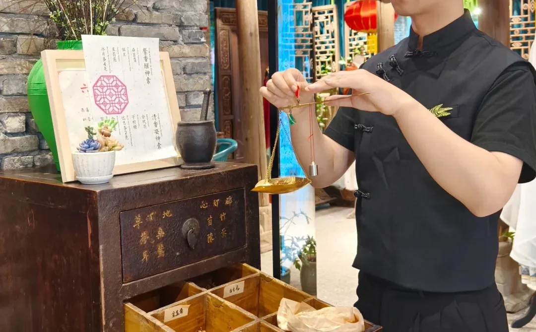 都2025年了！我居然看到80年代的鲜肉和牛马