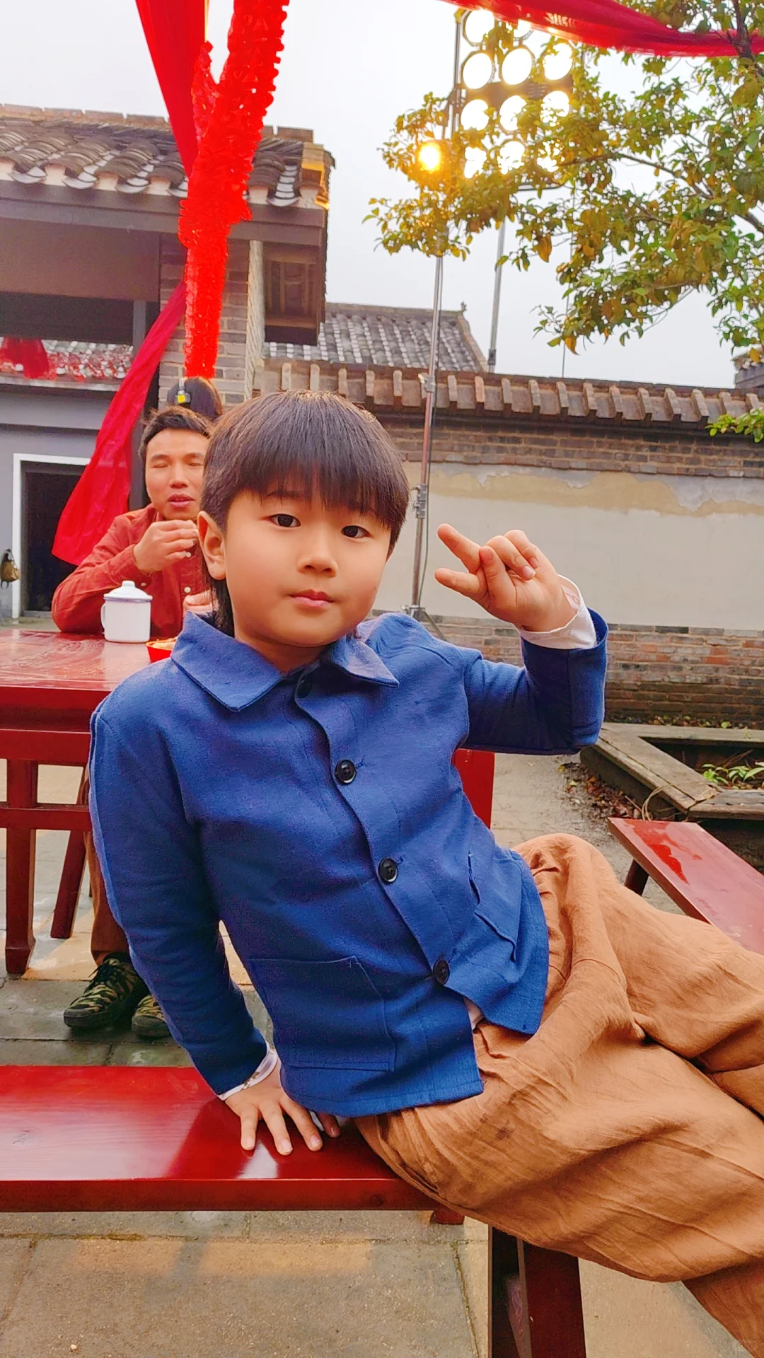 哥哥妹妹穿越80年代拍短剧，速围观