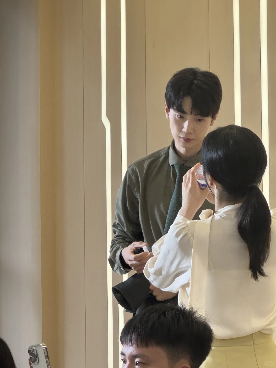 在郑州偶遇拍短剧的韩国人