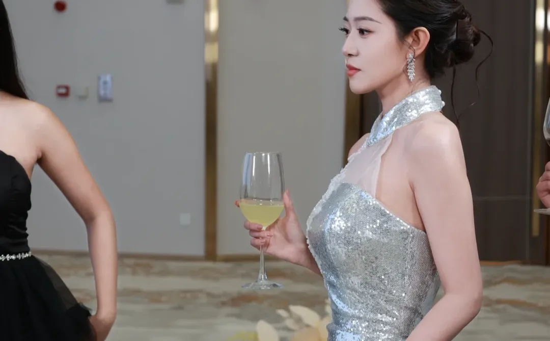 拍摄🎬花絮～今天是被泼酒的小可怜