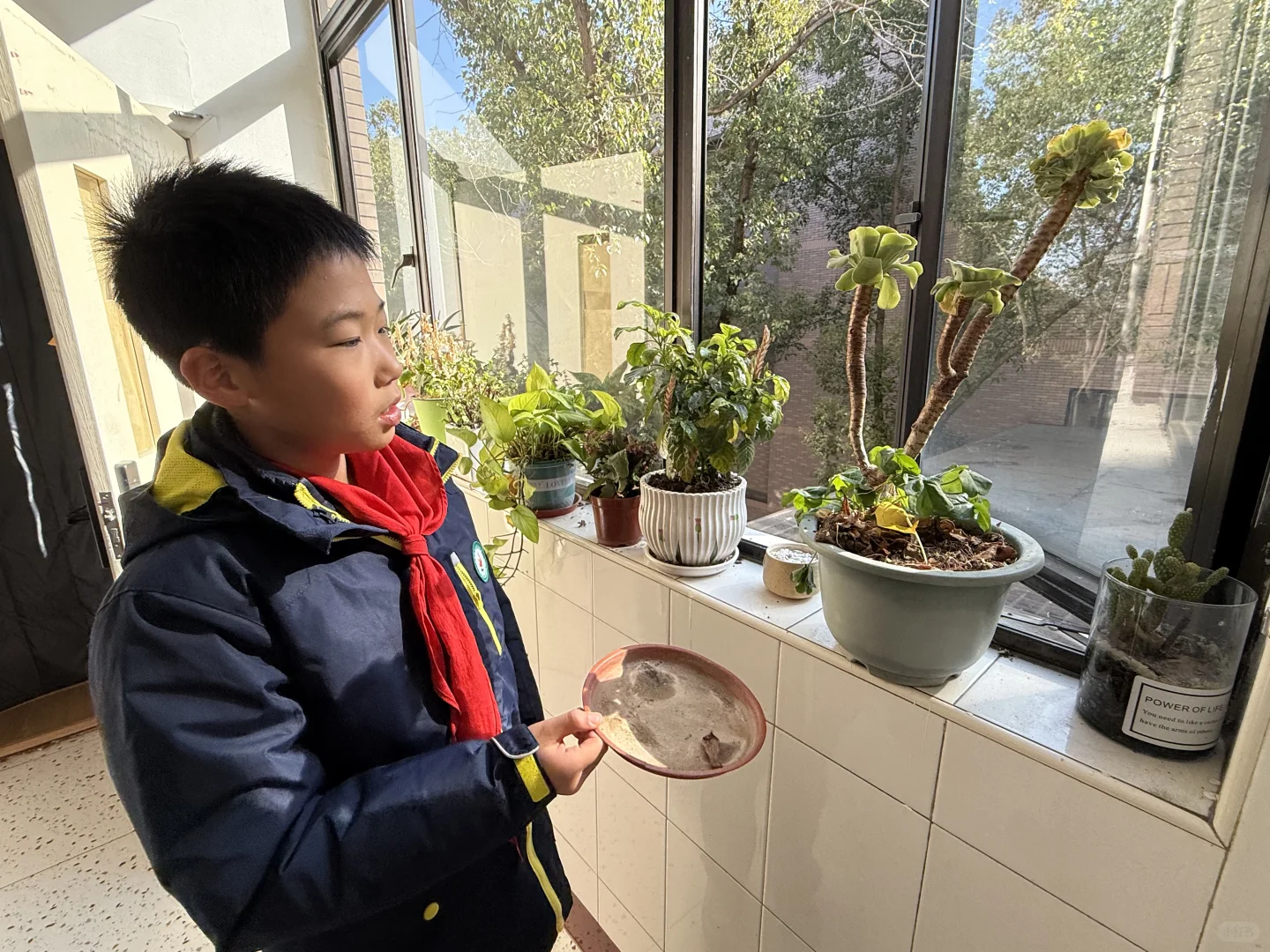 人老了的标志就是他她不笑的时候，你能看到