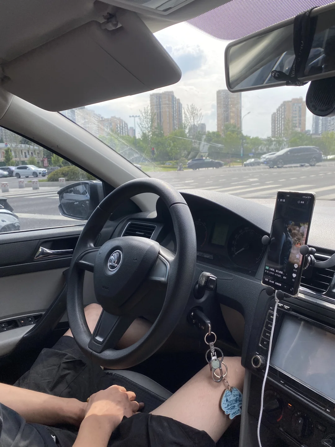 真的受不了，**同事不刷短剧不会开车！