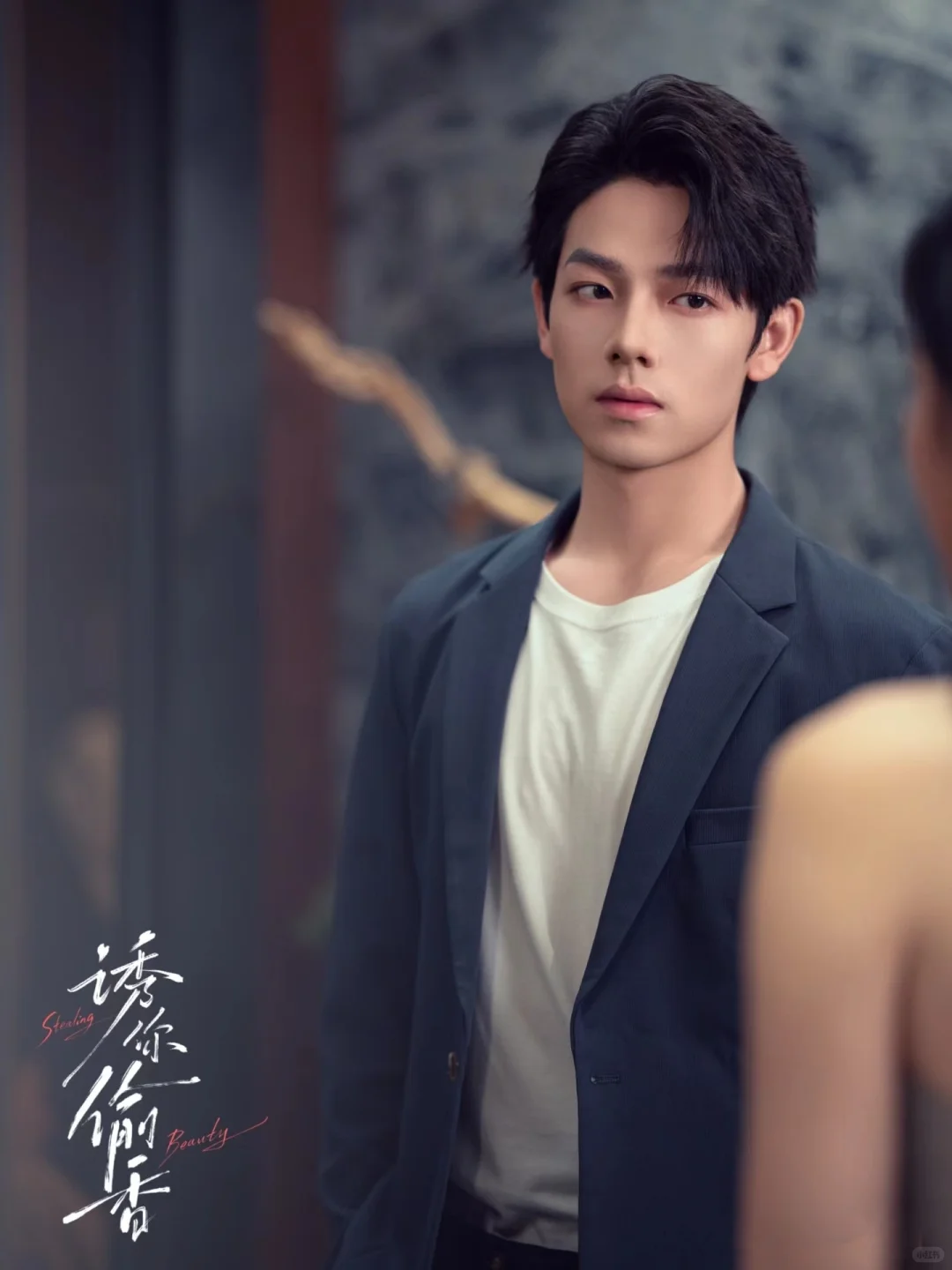 韩雨彤曾辉新剧吻戏多 诱你偷香