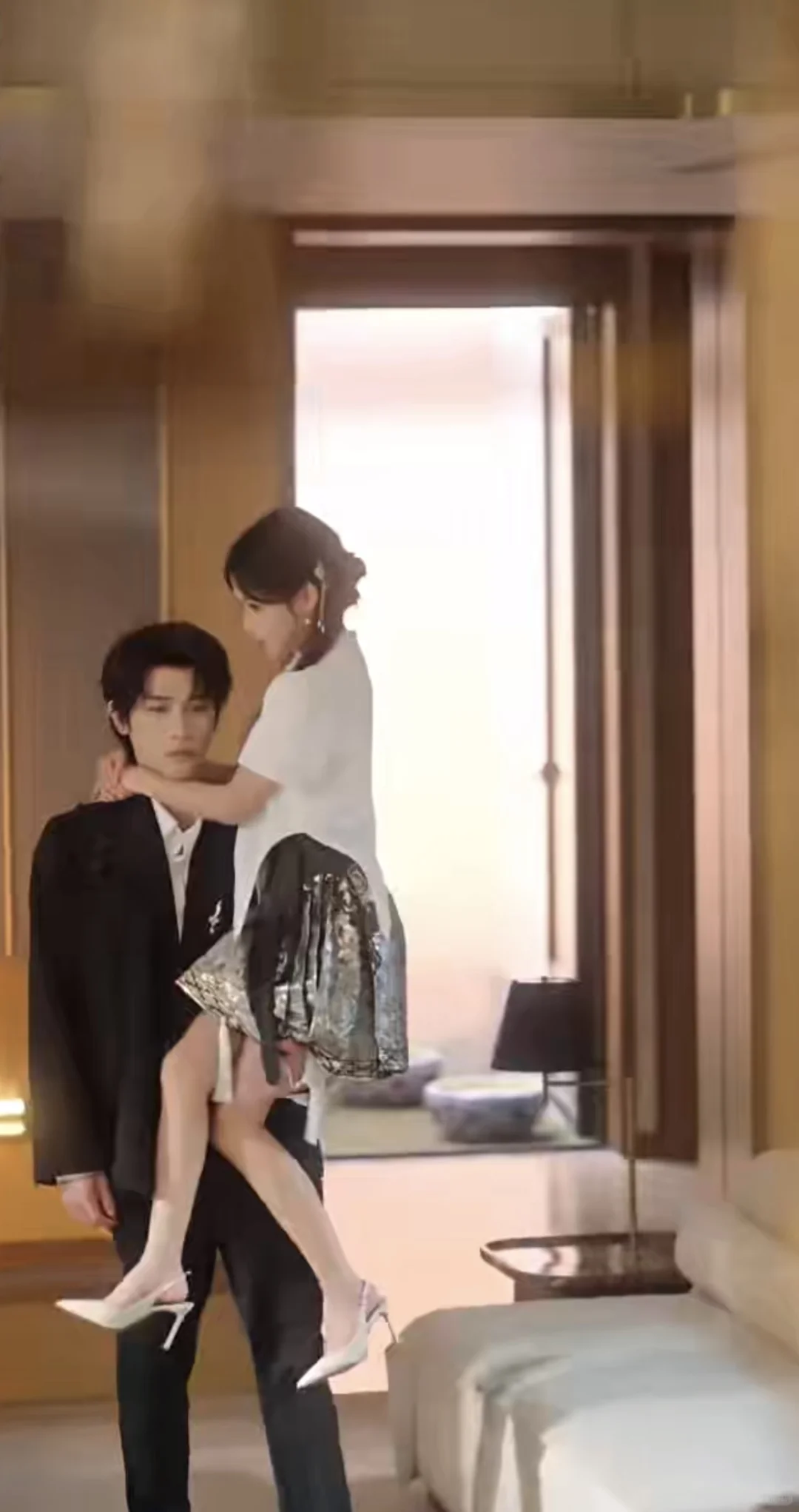 《在逃99次，我的九尾狐老公追红温了》8分道心