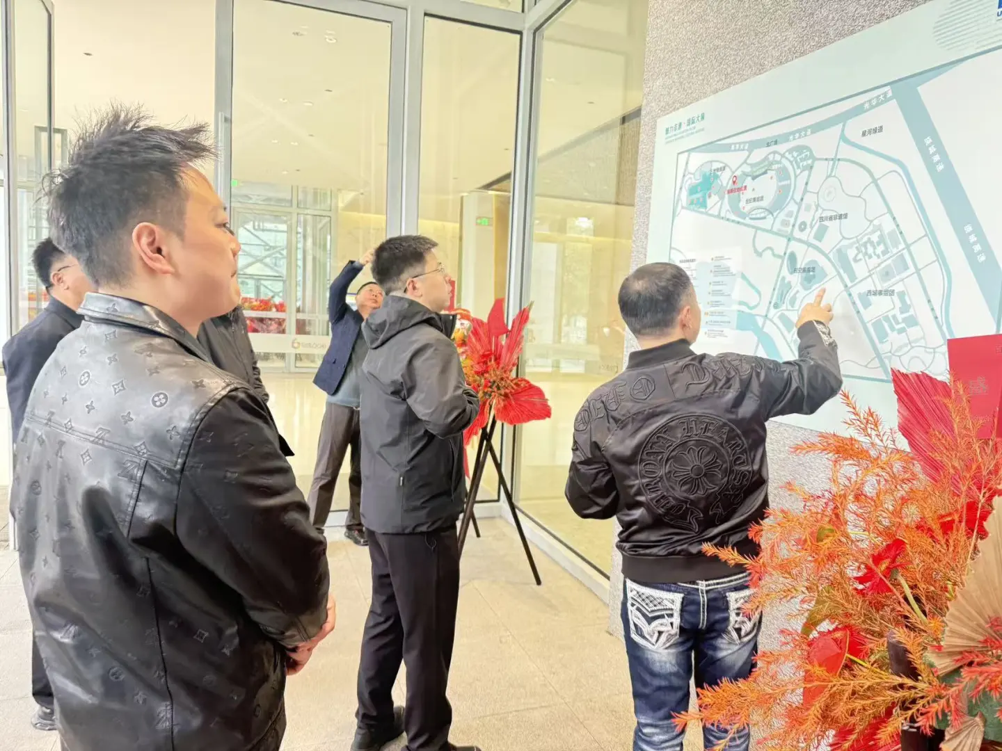 成都最大的微短剧影视基地开业啦～