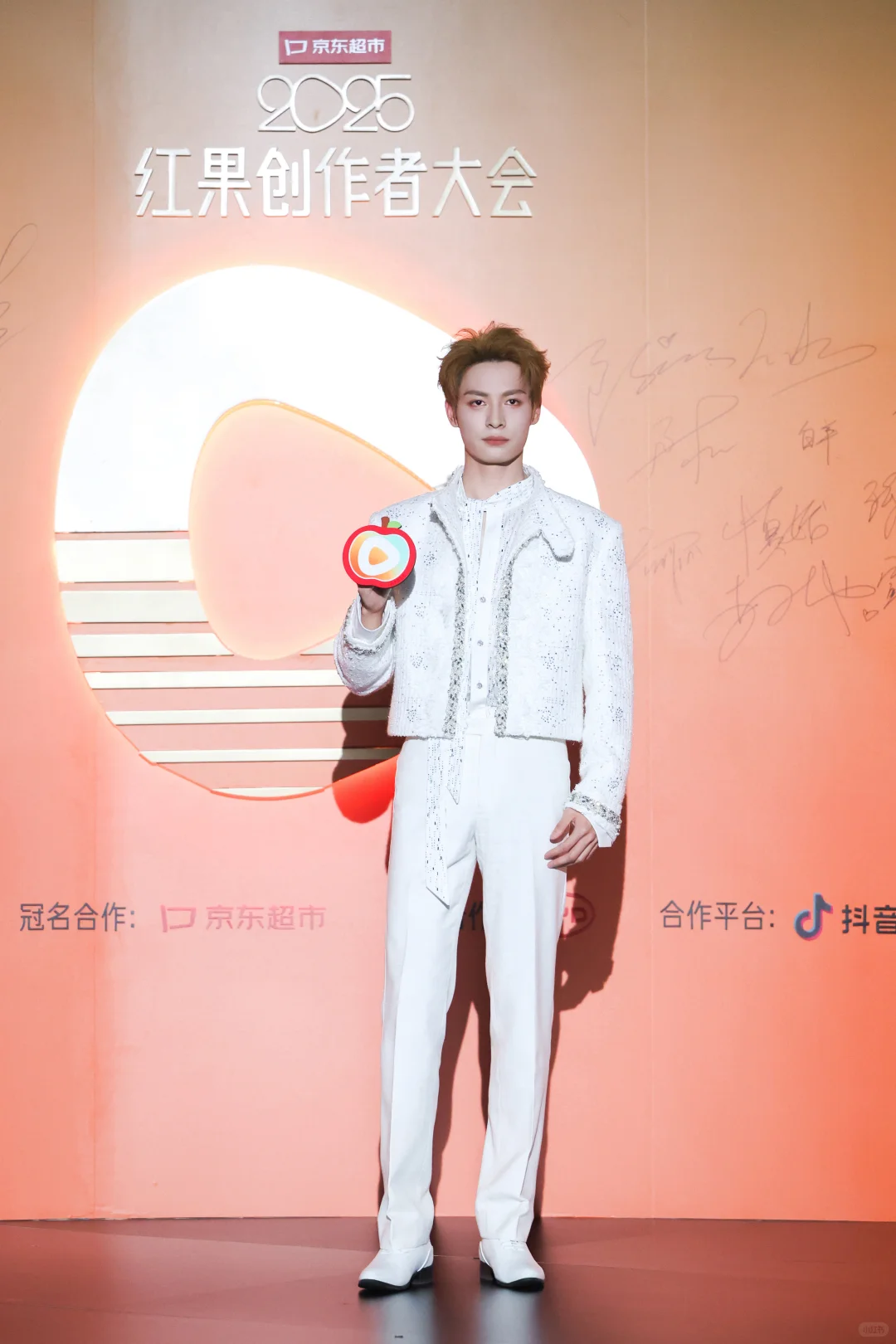 大家好，我是演员刘叁肆