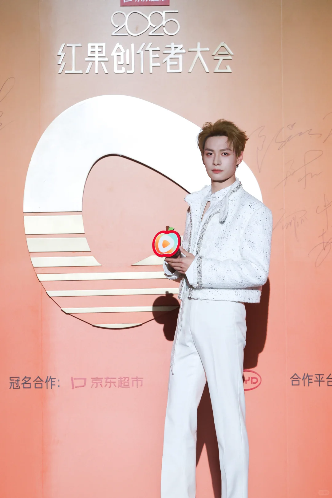 大家好，我是演员刘叁肆