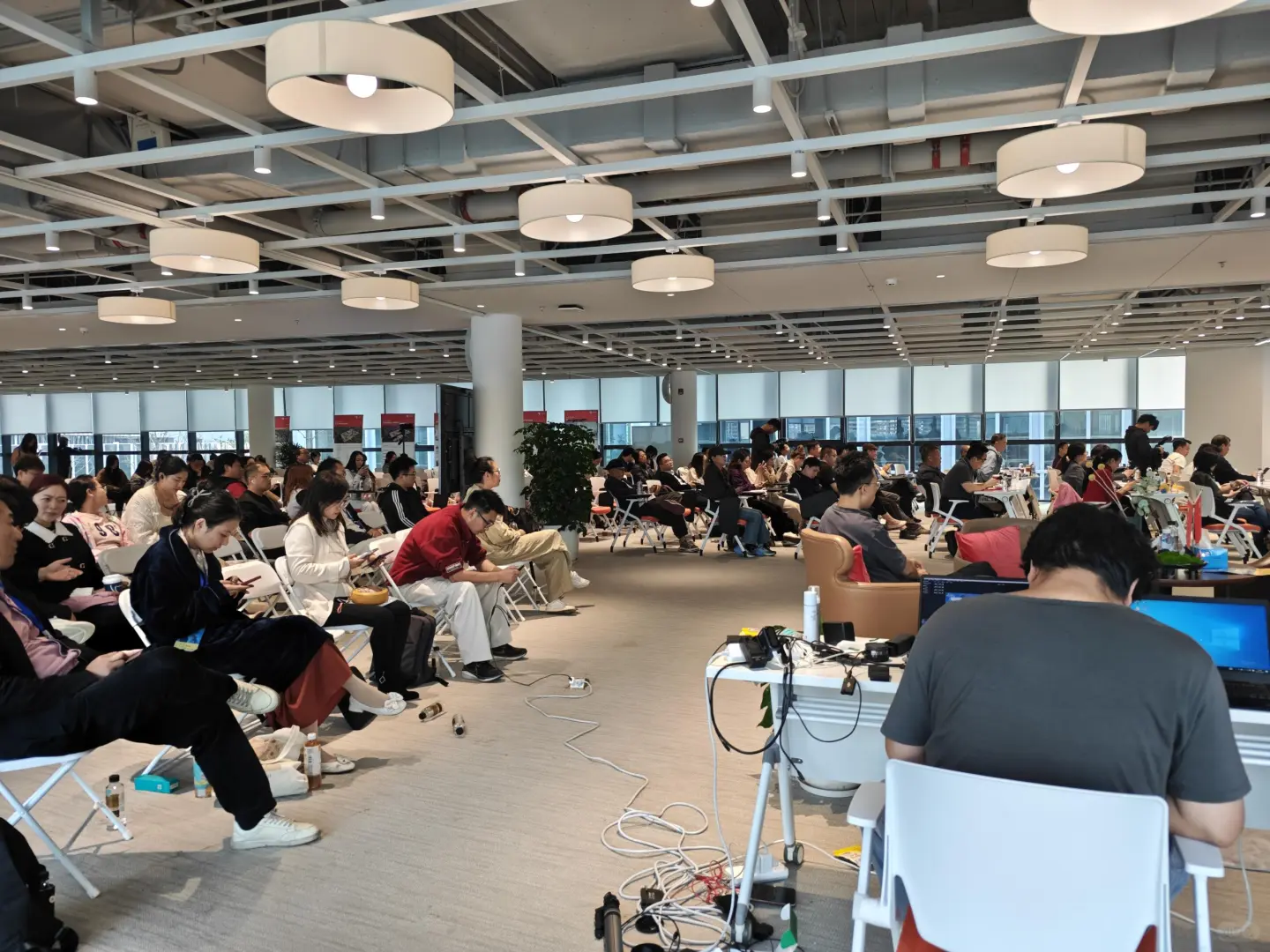 AI短剧产业大会举行，唐能翻译助力短剧出海