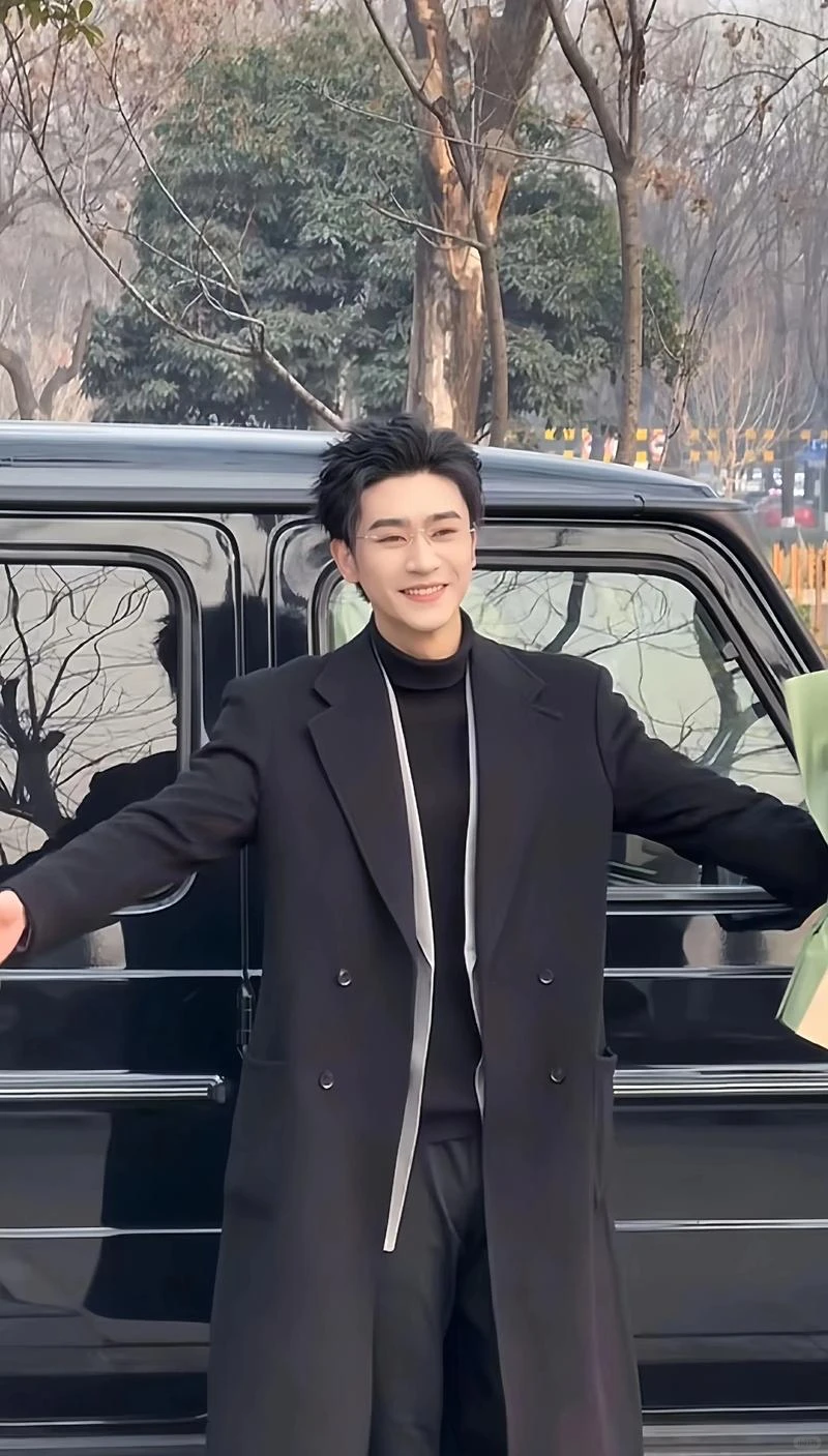 一期一个短剧男演员：沉思