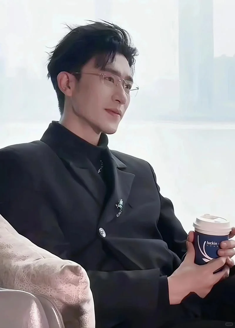 一期一个短剧男演员：沉思