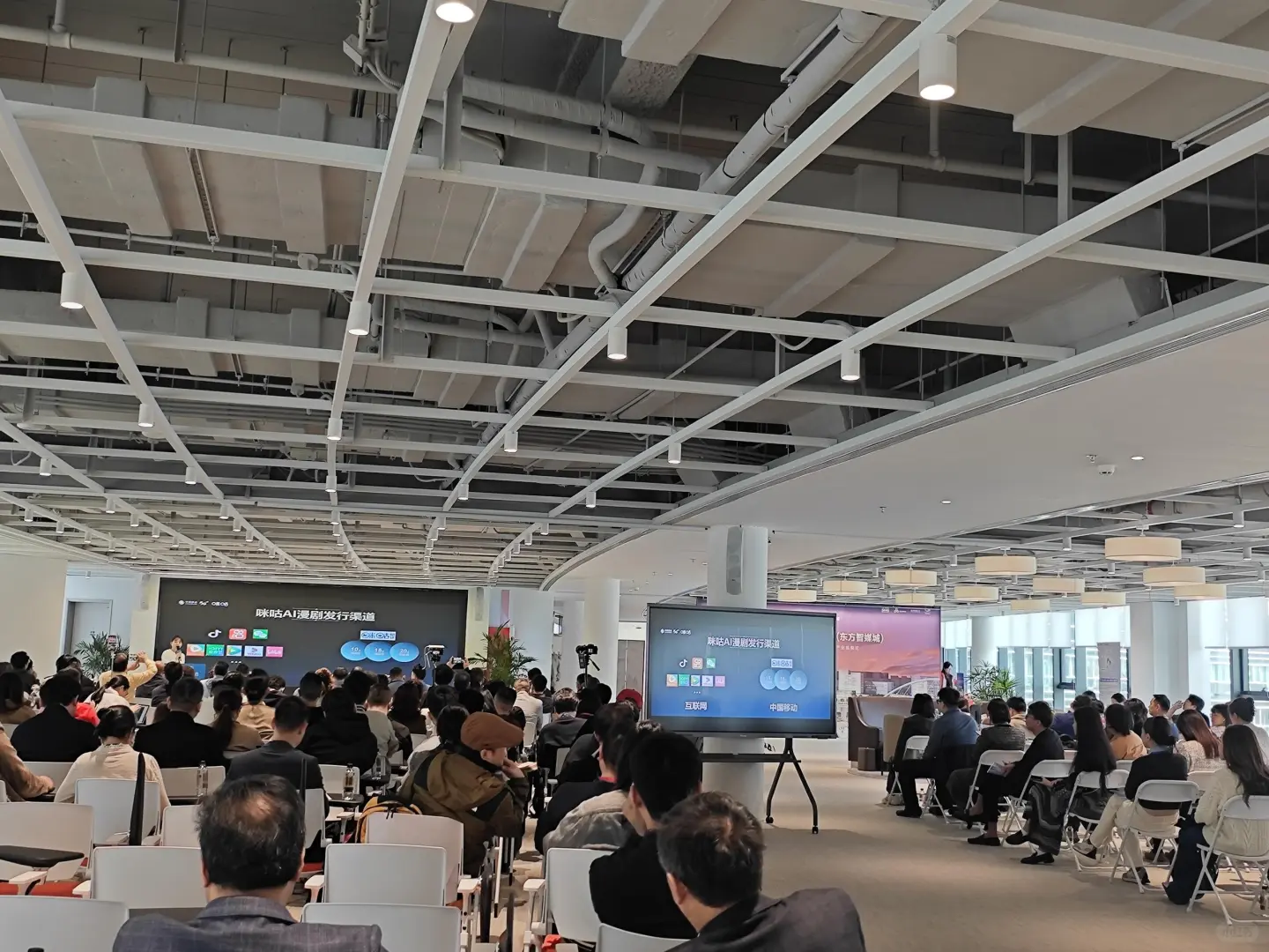 AI短剧产业大会举行，唐能翻译助力短剧出海