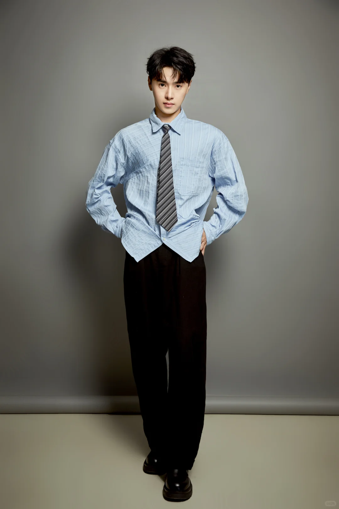 新人演员，求捞呀