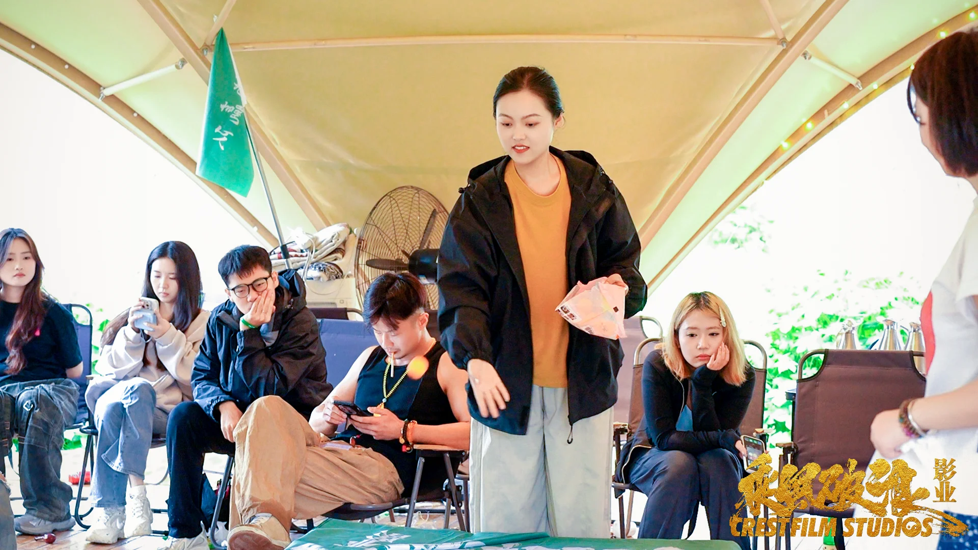 在郑州，有一群“不务正业”的短剧人