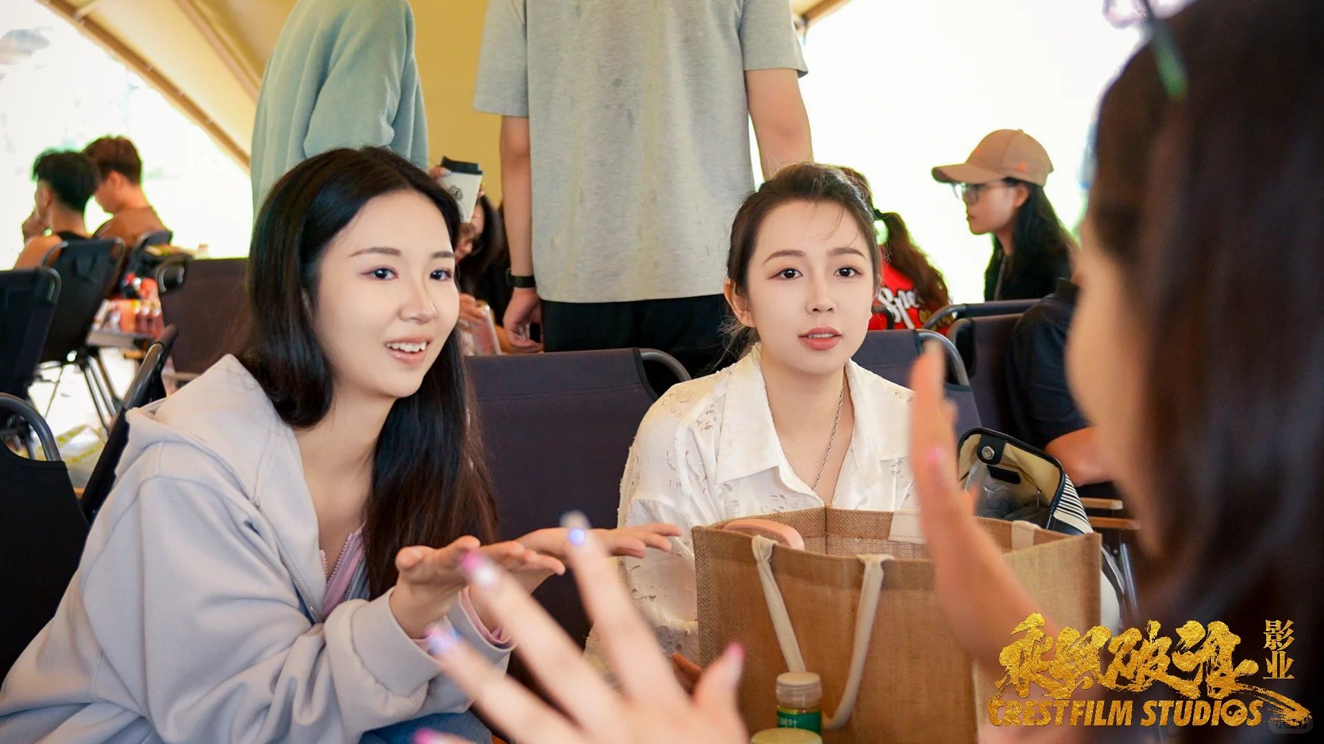 在郑州，有一群“不务正业”的短剧人