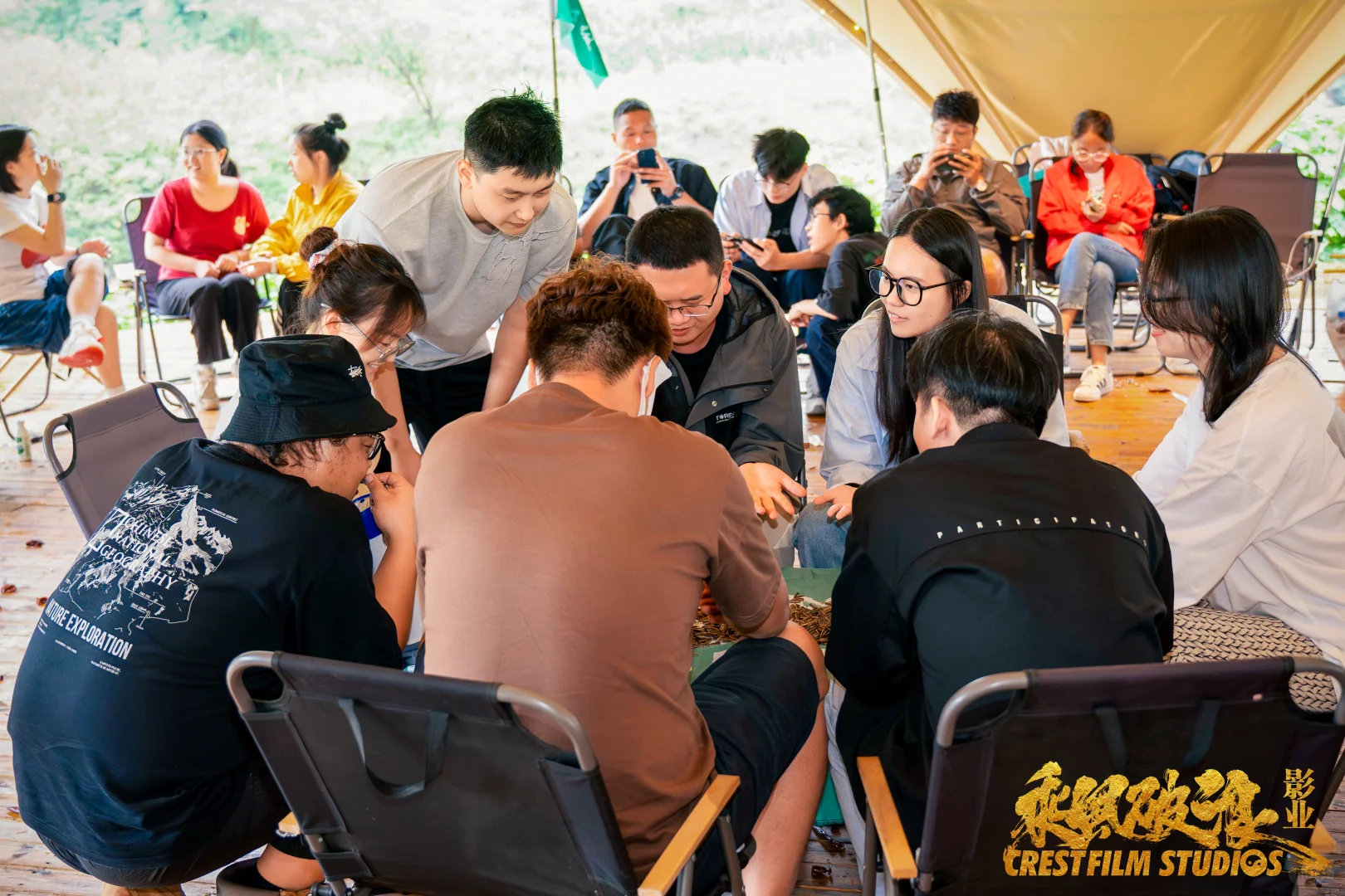 在郑州，有一群“不务正业”的短剧人