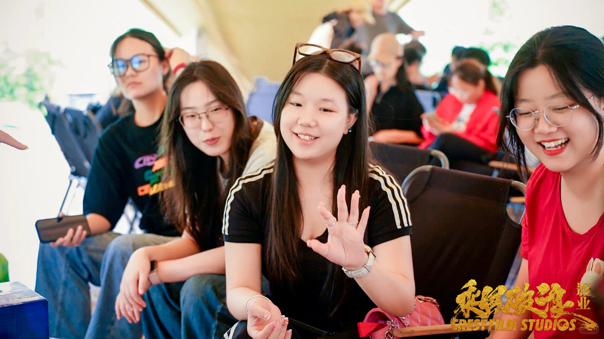 在郑州，有一群“不务正业”的短剧人