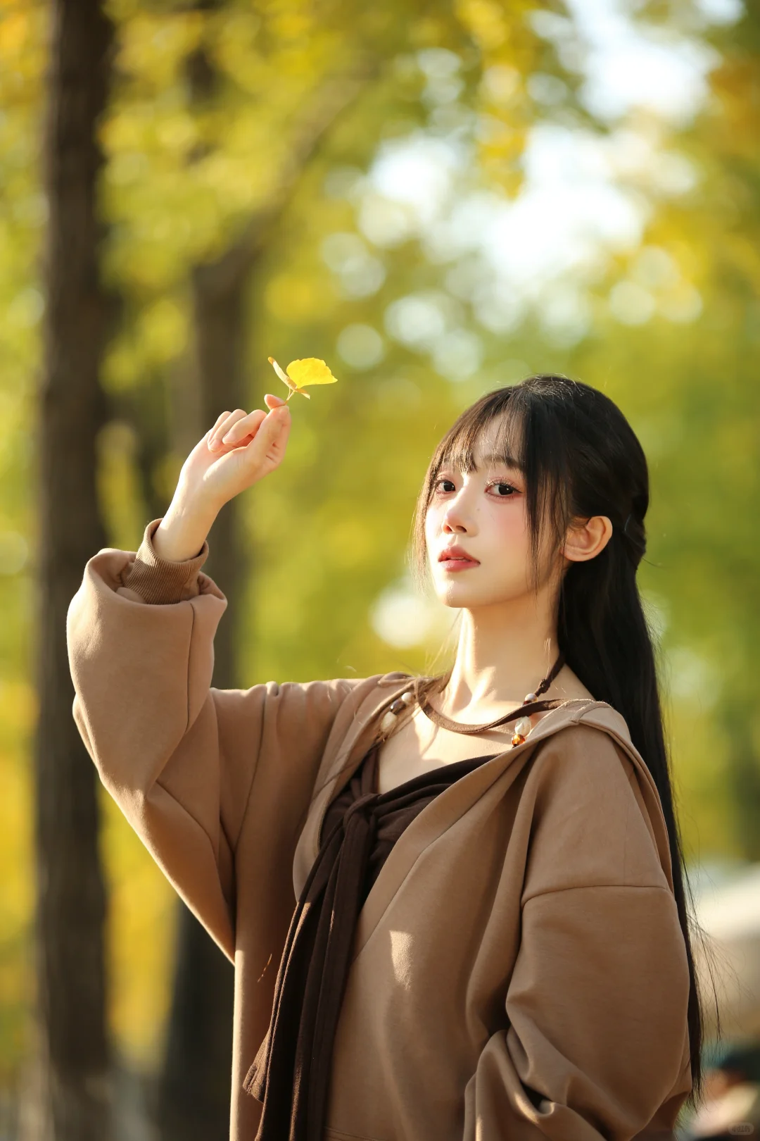 01年短剧女演员