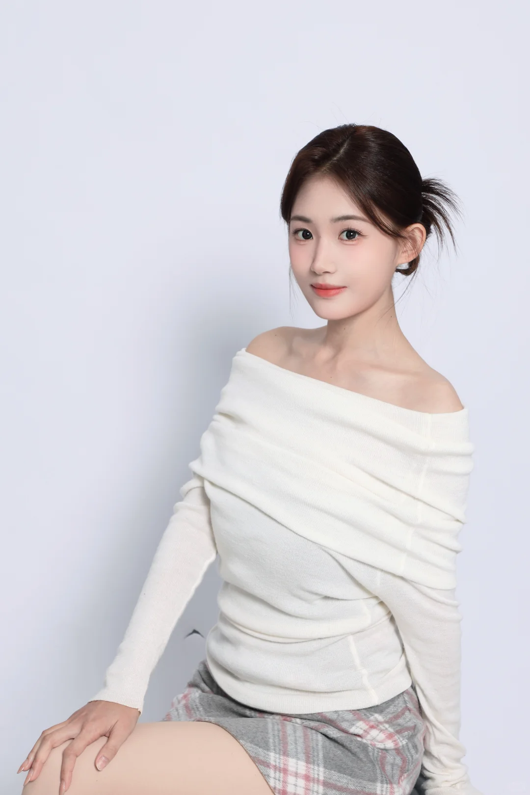 帮我选六张作为新演员模卡吧