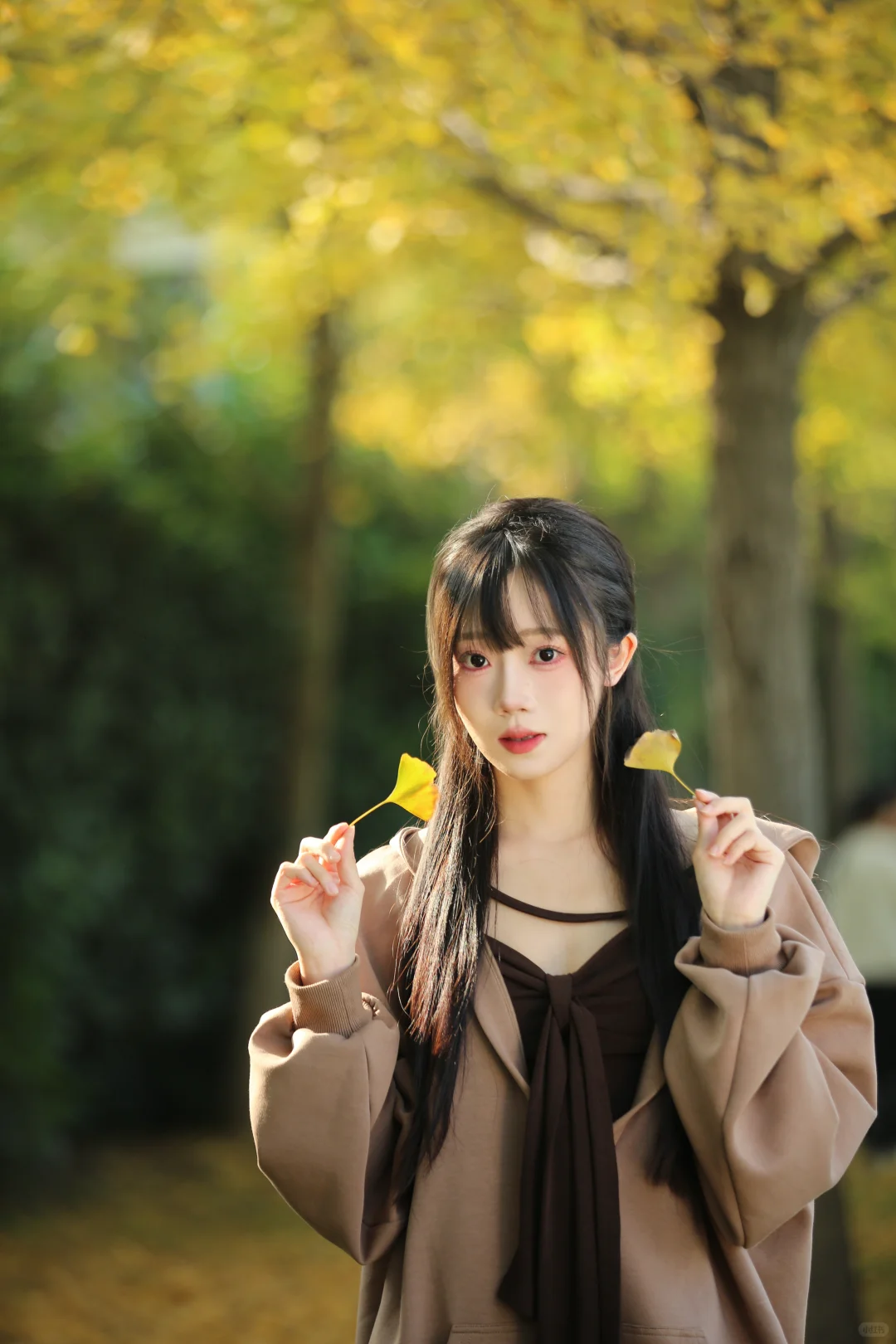 01年短剧女演员