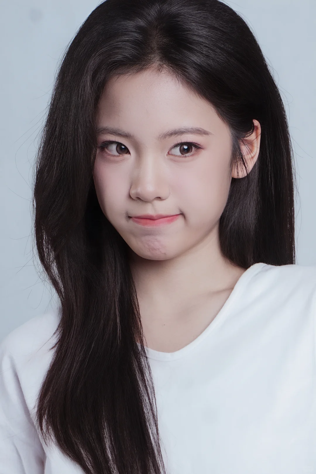 哈喽 大家好 我是新人演员张苒