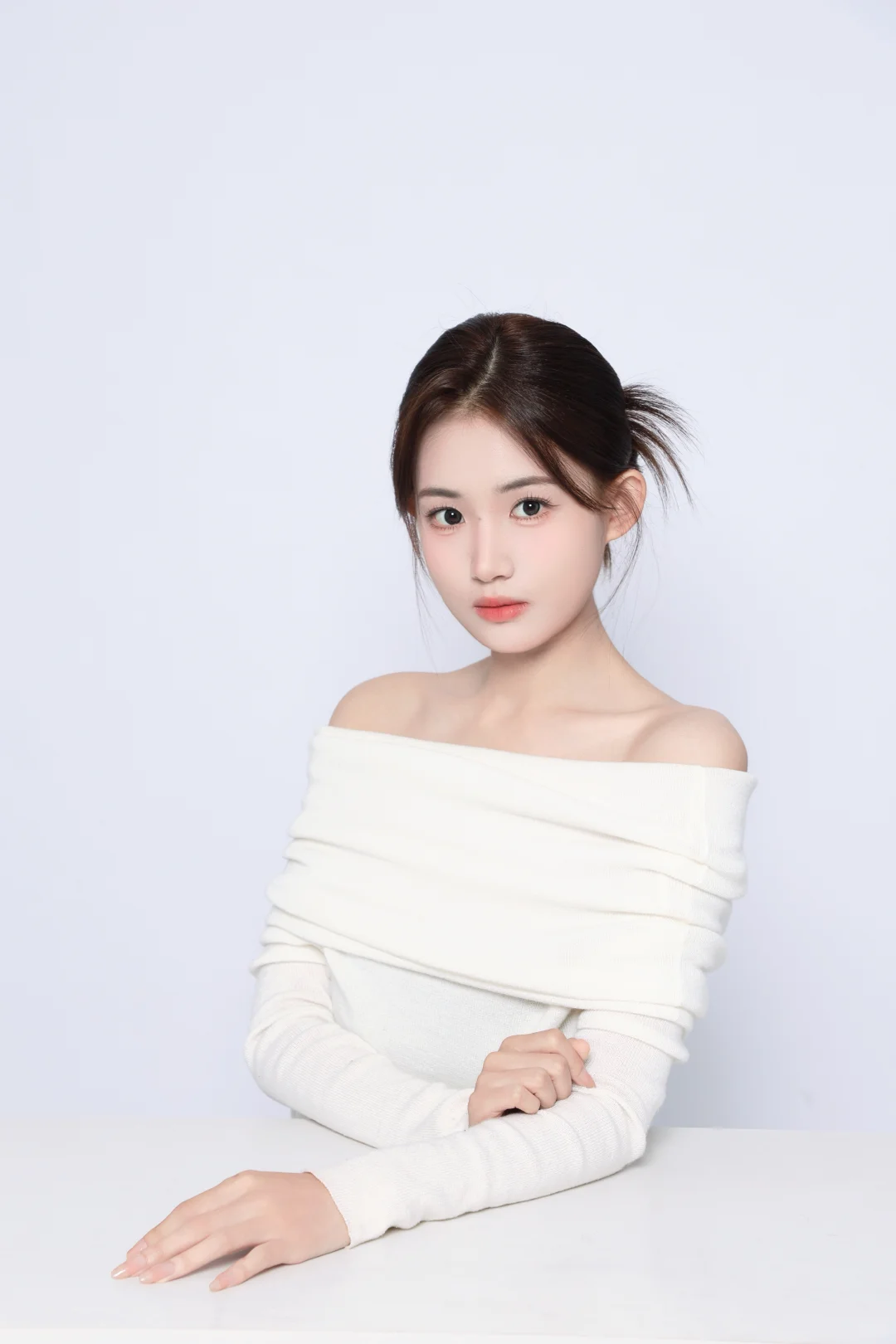 帮我选六张作为新演员模卡吧