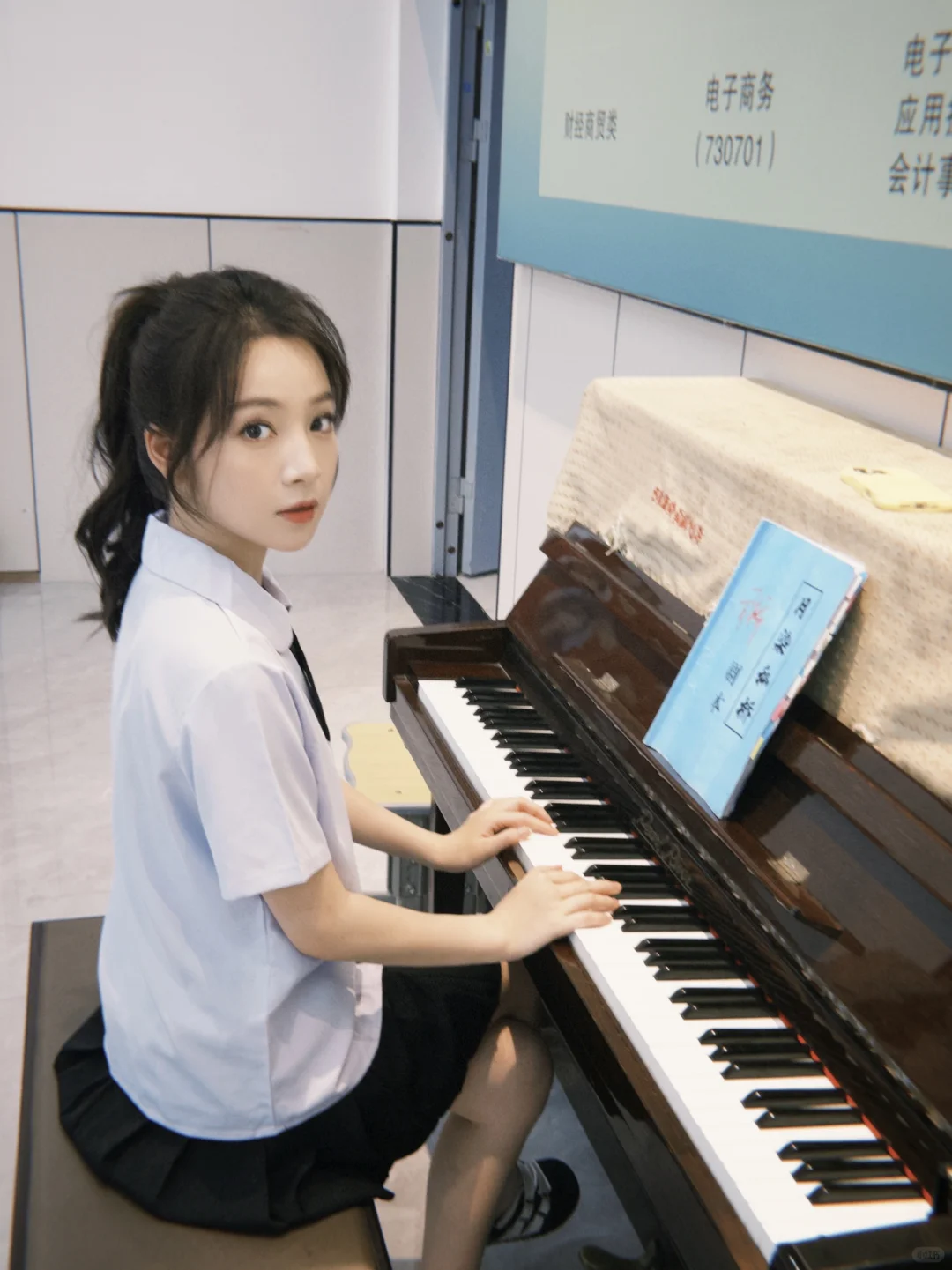 中传毕业勇闯短剧圈当女主