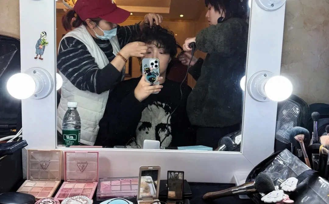 短剧女演员定妆ing…