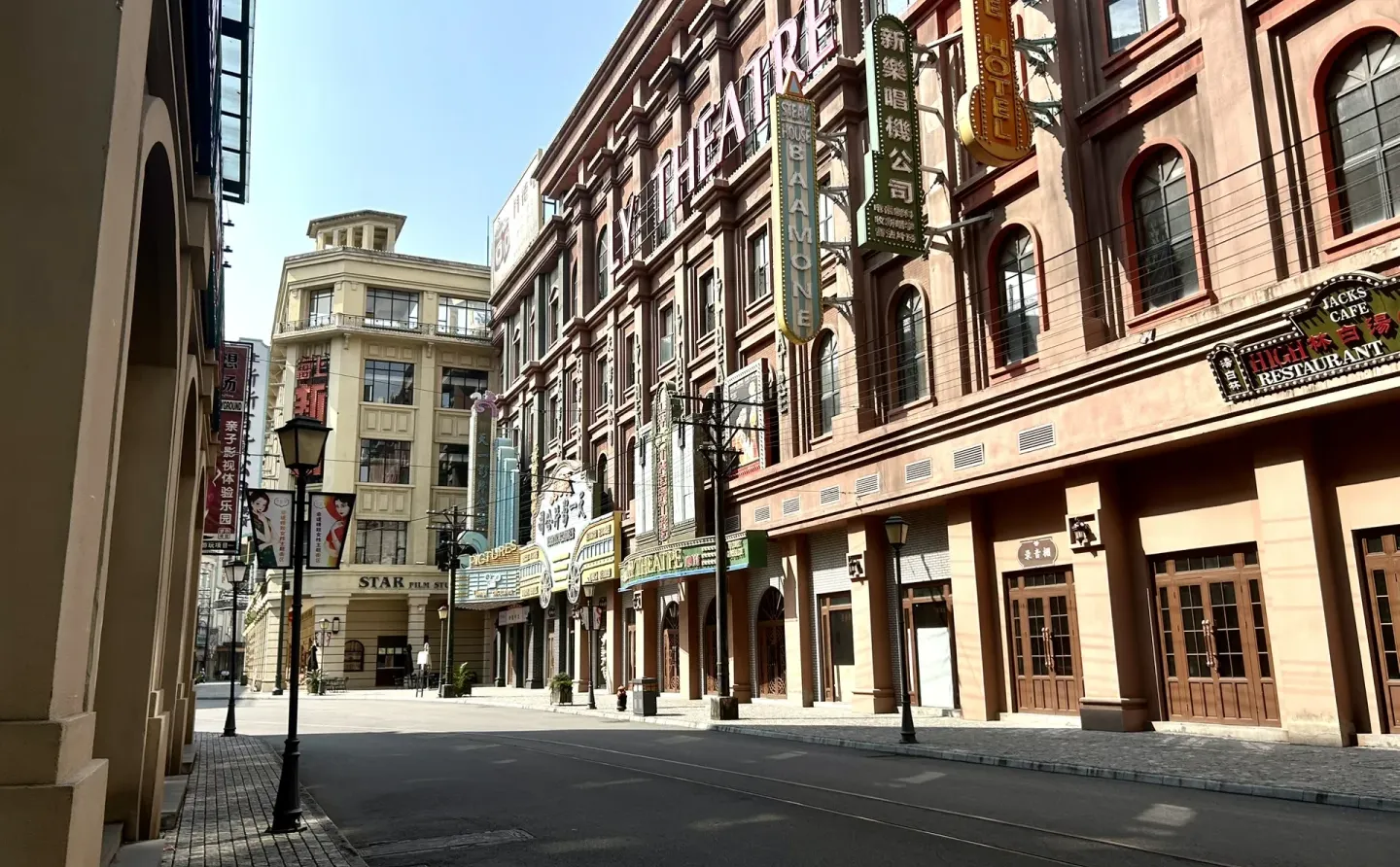 见了个做短剧选角的朋友，浅聊了一下