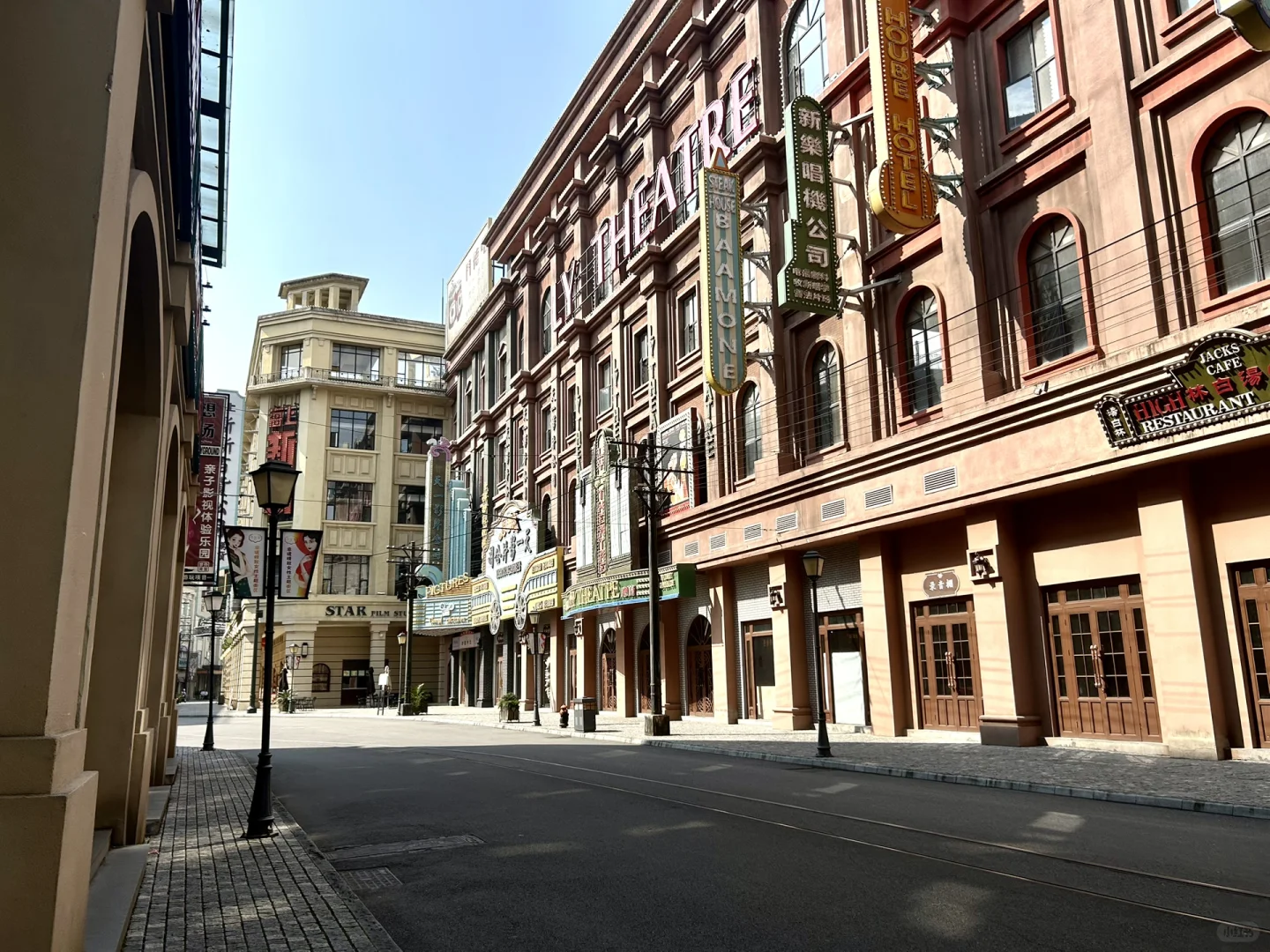 见了个做短剧选角的朋友，浅聊了一下