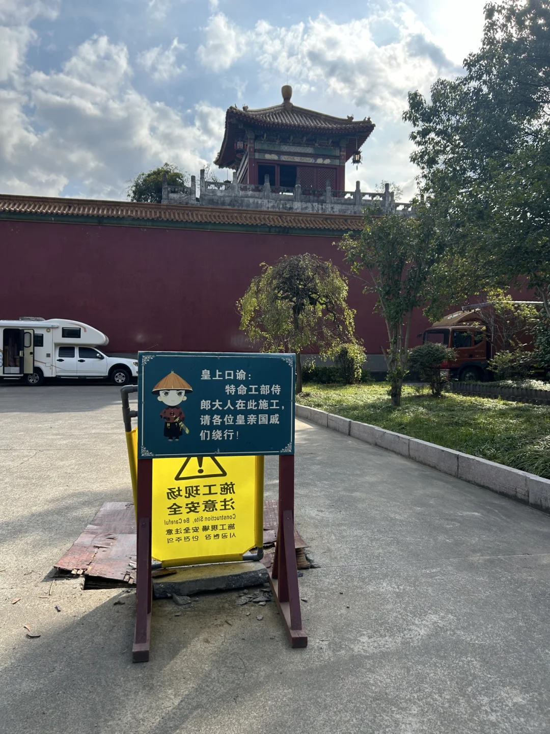 见了个做短剧选角的朋友，浅聊了一下